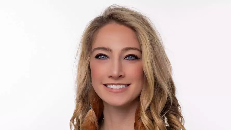 ariel dempsey professional photo